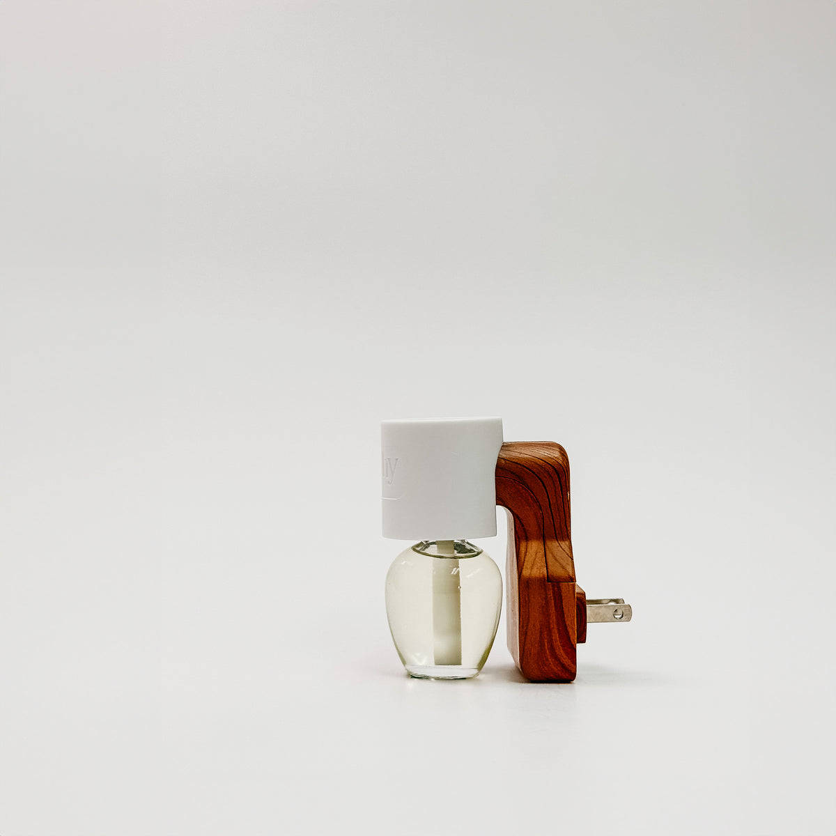 EHREE Scent Bottle + Plug-In — EHREE Combo by Urthy