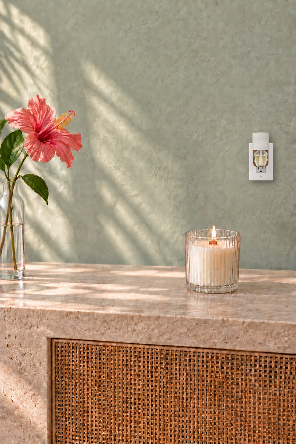 Hotelaire Ribbed Glass Candle