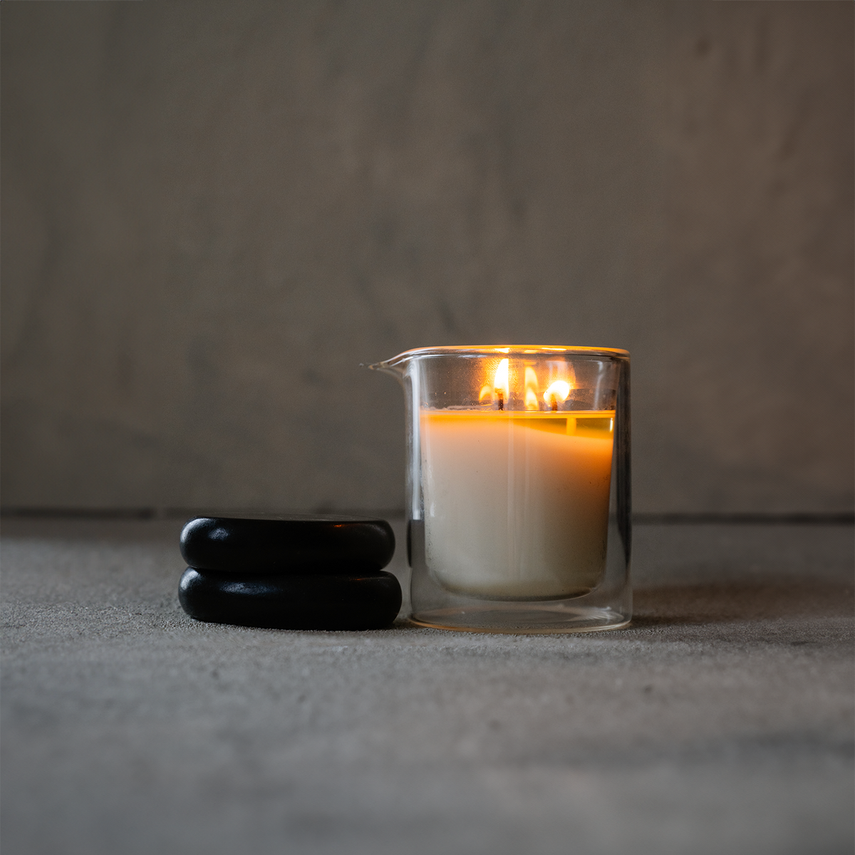 Body Oil Candle by Urthy (view 3)